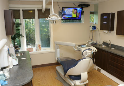 Orange CT dentist with big windows